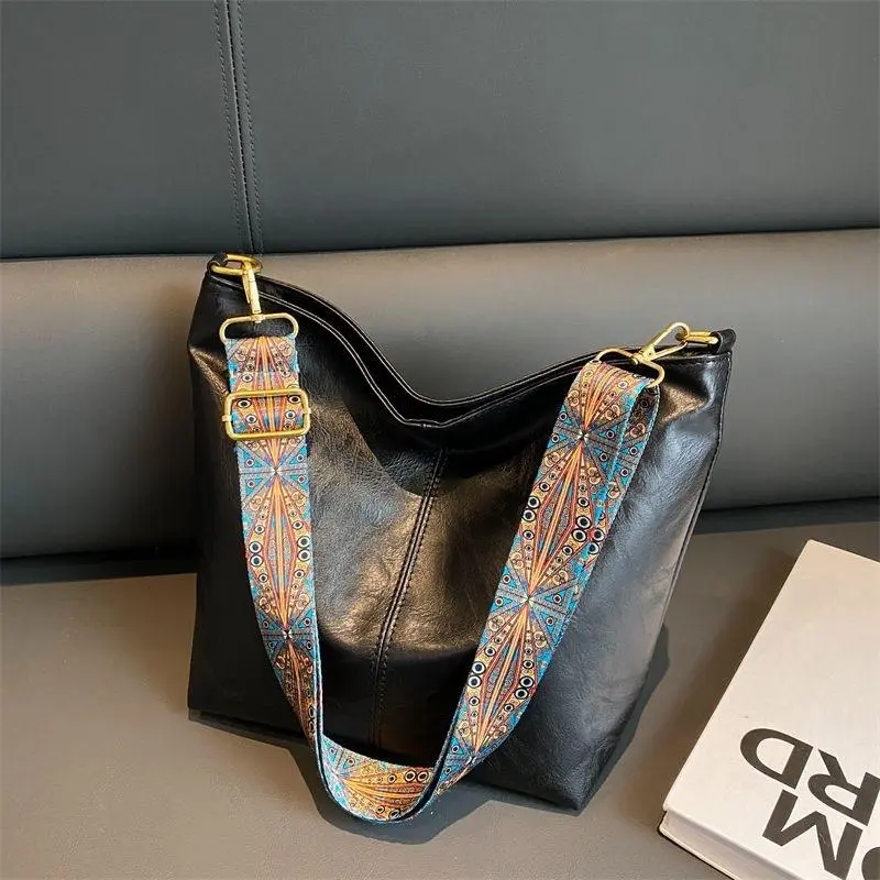 Vintage Slouchy Crossbody Bag for Women, Faux Leather Hobo Shoulder Purse with Adjustable Boho Printed Strap, Large Capacity for Everyday Travel, Casual Crossbody Bags, Crossbody Bags For Women