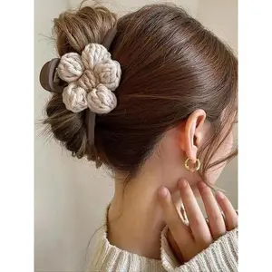 Women's Knitted Flower Hair Clip, Minimalist Claw Clip for Thin Hair, Boho Beach & Winter Hair Accessories