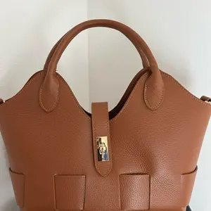 Top handle tote bag