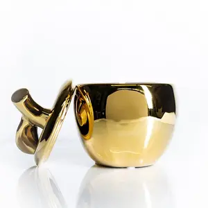 Gold Malus Apple Candle - Decorative Scented Freshener with Wick, Ideal for Room Decor and Fragrance