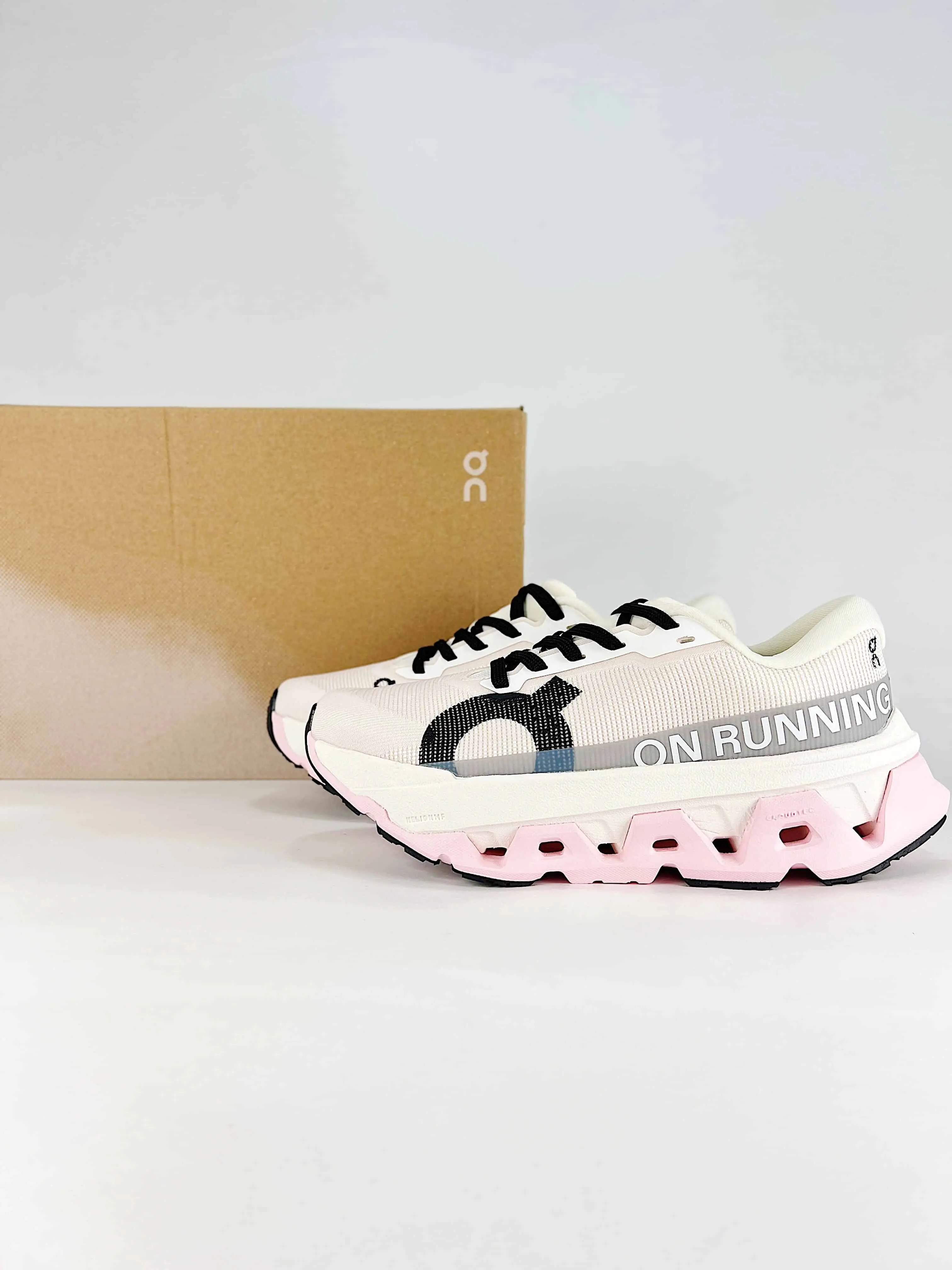 Cream‑pink breathable mesh running sneakers, hollow chunky foam outsole graphic print lace‑up cushioned lightweight gym jogging daily training sports footwear
