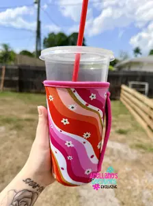 Groovy Daisy Swirl Cup Koozie (1ct) EXCLUSIVE