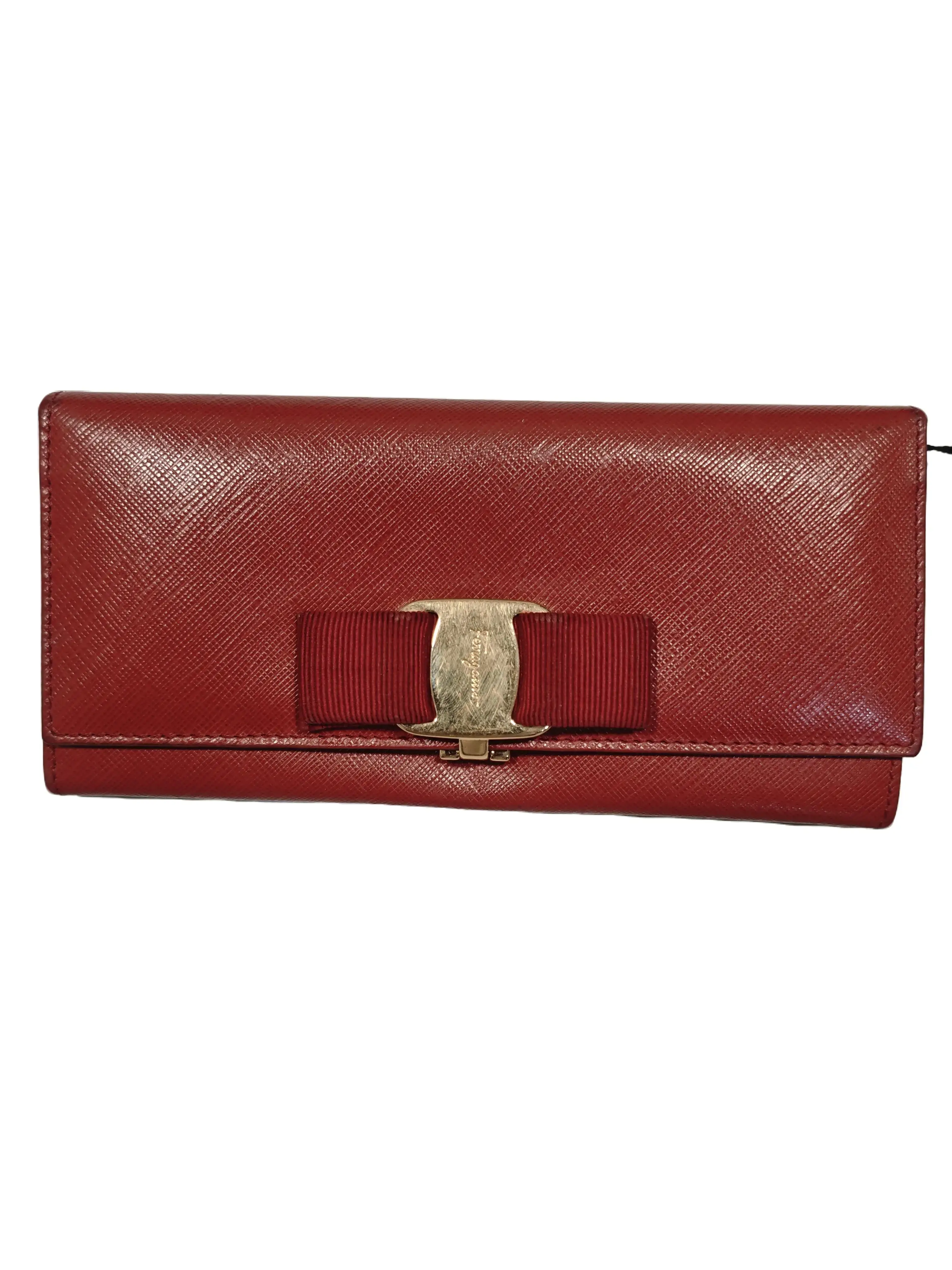 Pre-owned Ferragmo Salvatore Ferragamo Elegant Red Long Wallet with Gold Tone Hardware for Women, Great Value Practical Design, 19*10 cm, TKB00000222