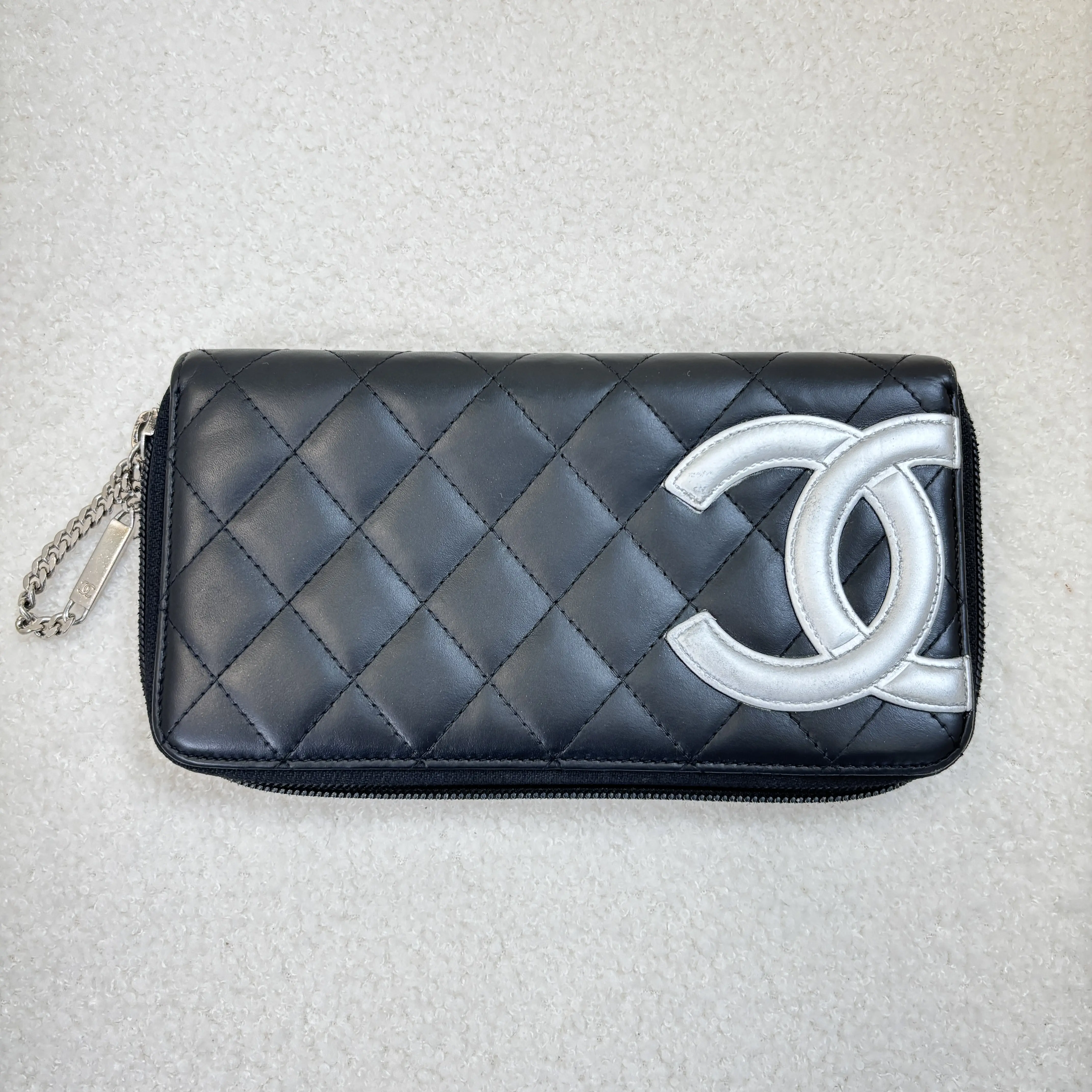 Pre-owned CHANEL calfskin Small Leather Goods Cambon Wallet Silver Interior Z 1539
