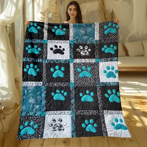 Cute Paw Print Patchwork Blanket- Lightweight Flannel Blanket with Paw Print Pattern, Soft and Warm All-Season Bedspread, Suitable for Sofa, Bed, Travel, Camping