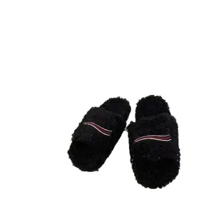 THESE FUZZY SLIPPERS FEEL LIKE WALKING ON CLOUDS!   EVERYONE IS OBSESSED WITH THESE PREPPY FUZZY SLIDES