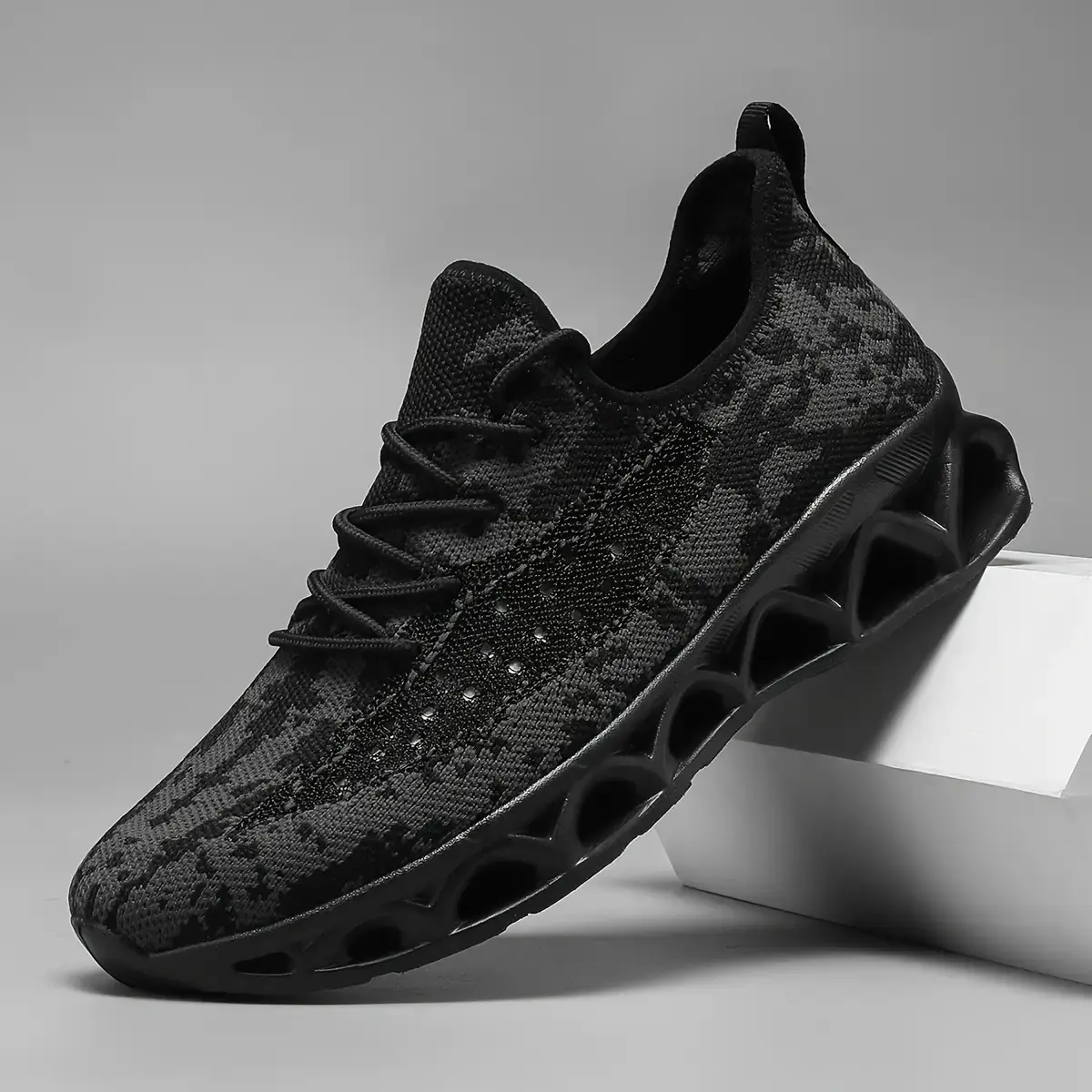 Black Gradient Athletic Shoes‎ with Knit Design Socviis Men main image 2