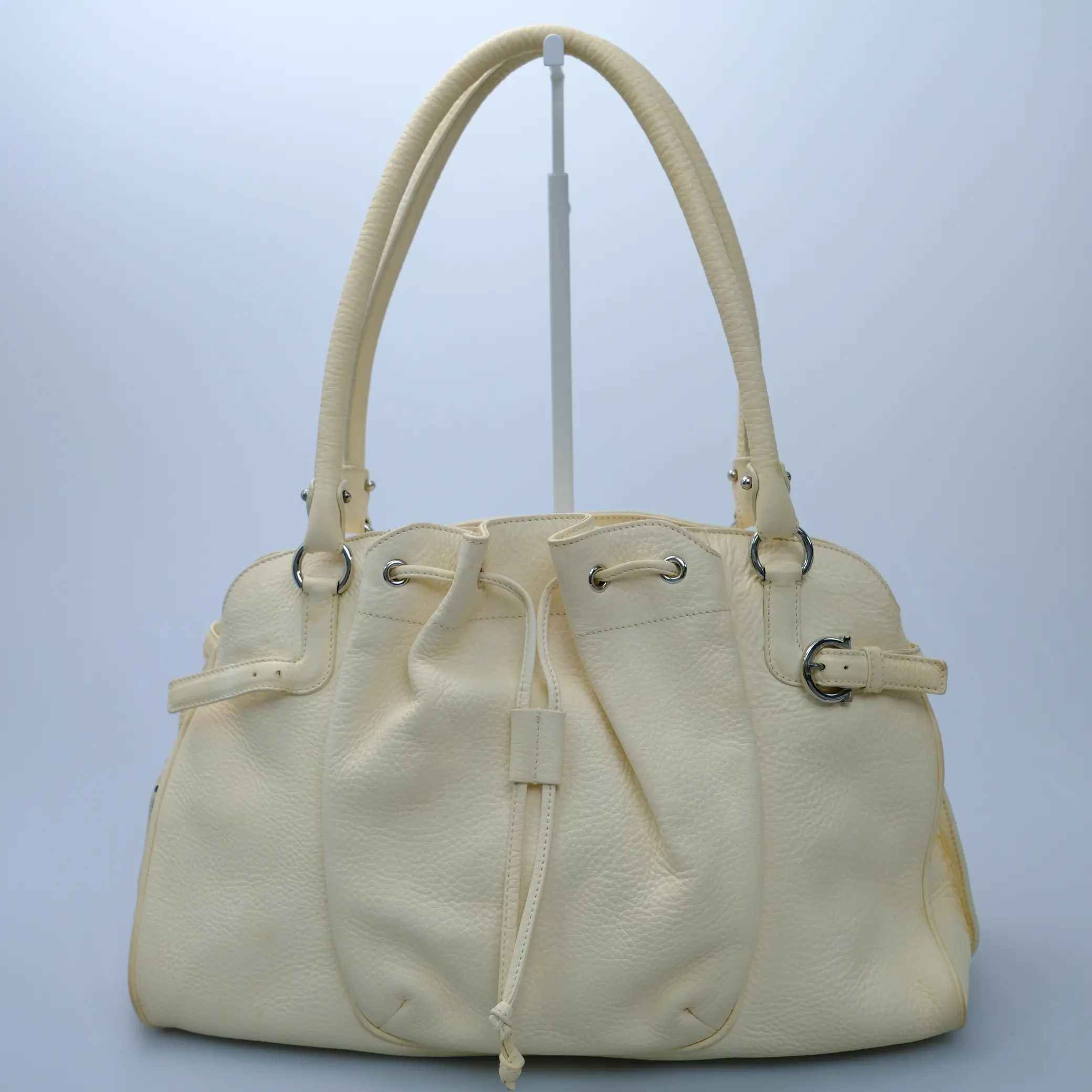 Pre-owned SALVATORE FERRAGAMO Drawstring Detail Medium Ivory Grained Calfskin Tote Bag