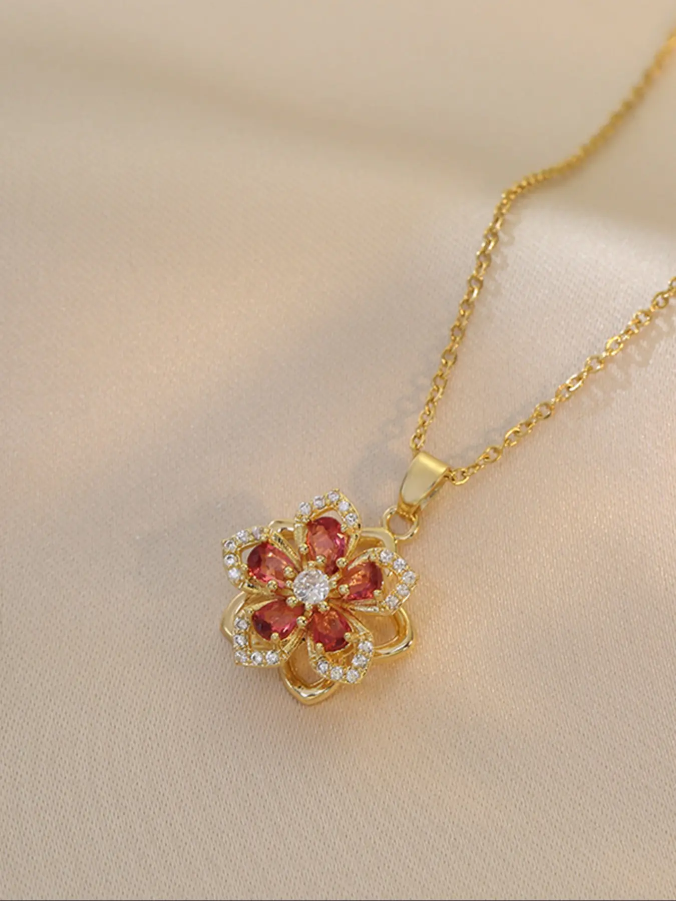 Elegant Copper Zirconia Fashion Pendant Necklace, Style Clover Flower Design, 360° Rotating Charm, Luxury Minimalist Jewelry, High End Necklace, Trendy Charm Necklace, Pendant Chain