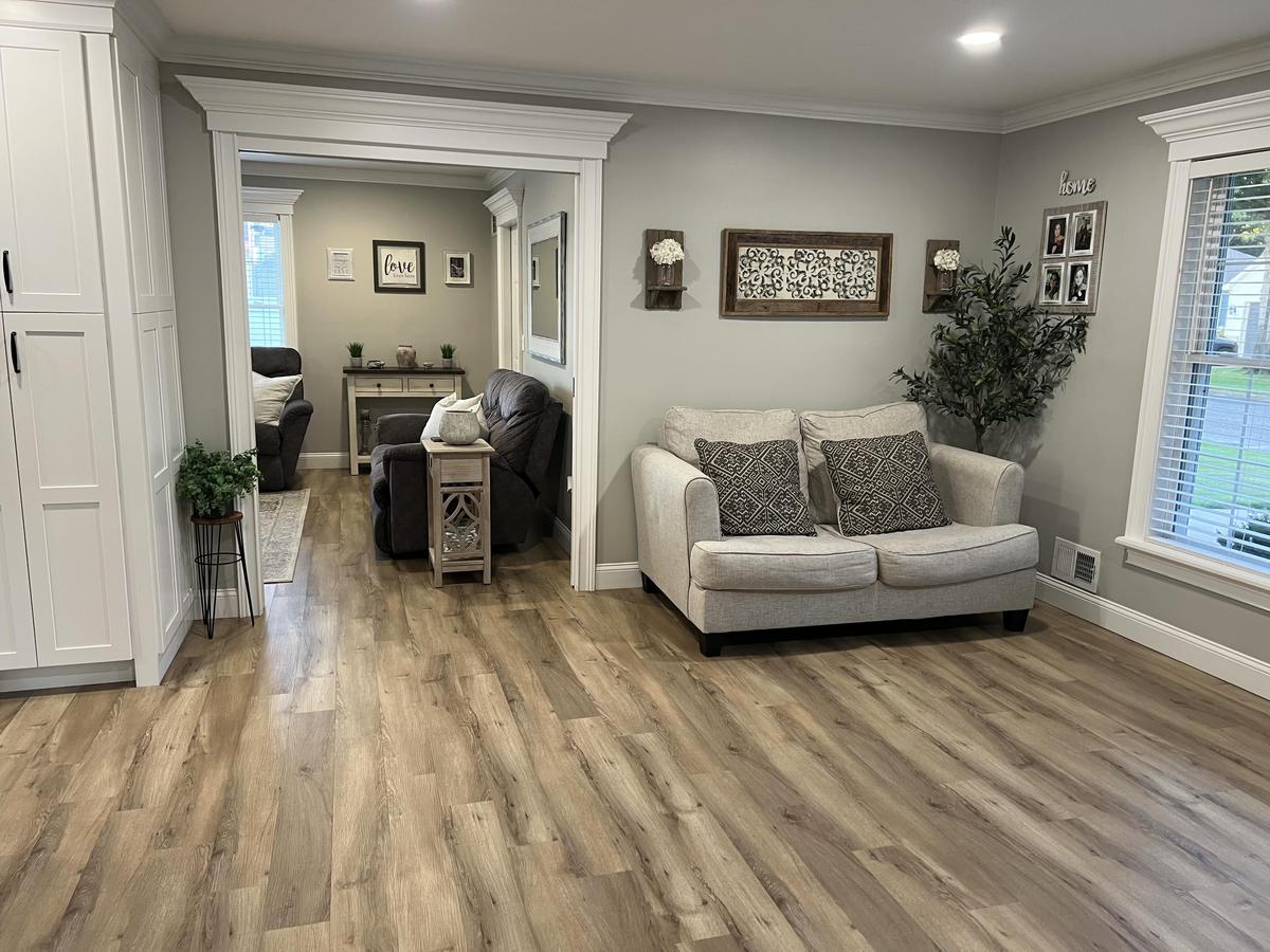 Item: 6FT 863 Leaves 36 Fruits