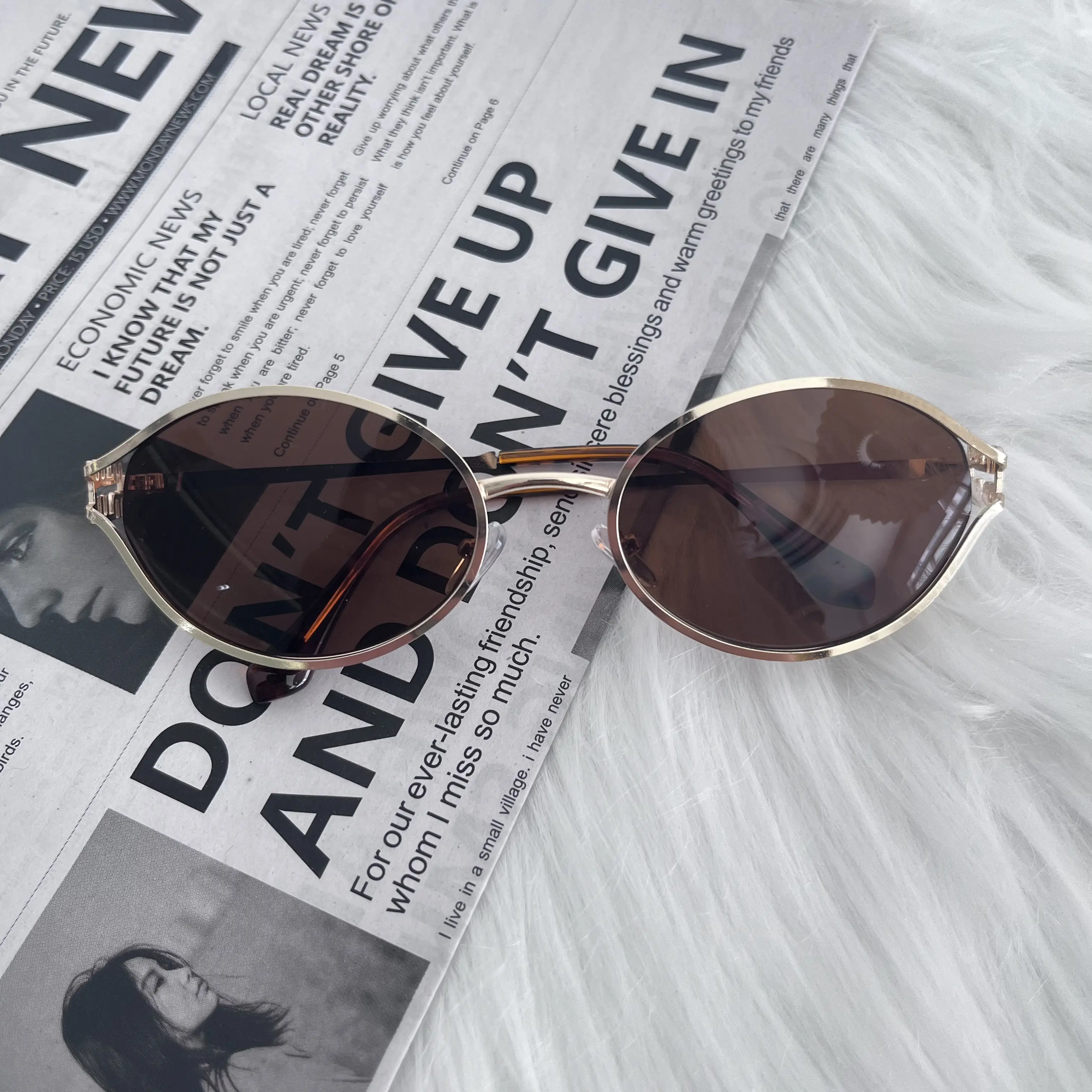 Vintage Inspired Oval Sunglasses, Minimalist Gold Frame Eyewear for Man and Woman, Trendy Chic Fashion Accessory