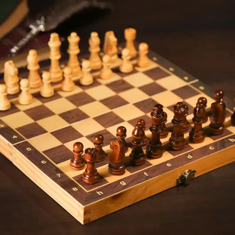 Magnetism Classics Chess with Folding Chessboard and Storage Bag, 1 Set Travel Chess Set Magnetic Portable Chess Game for Kids & Adults, Wooden Chess, Tabletop Chess Board, Gift for Birthday