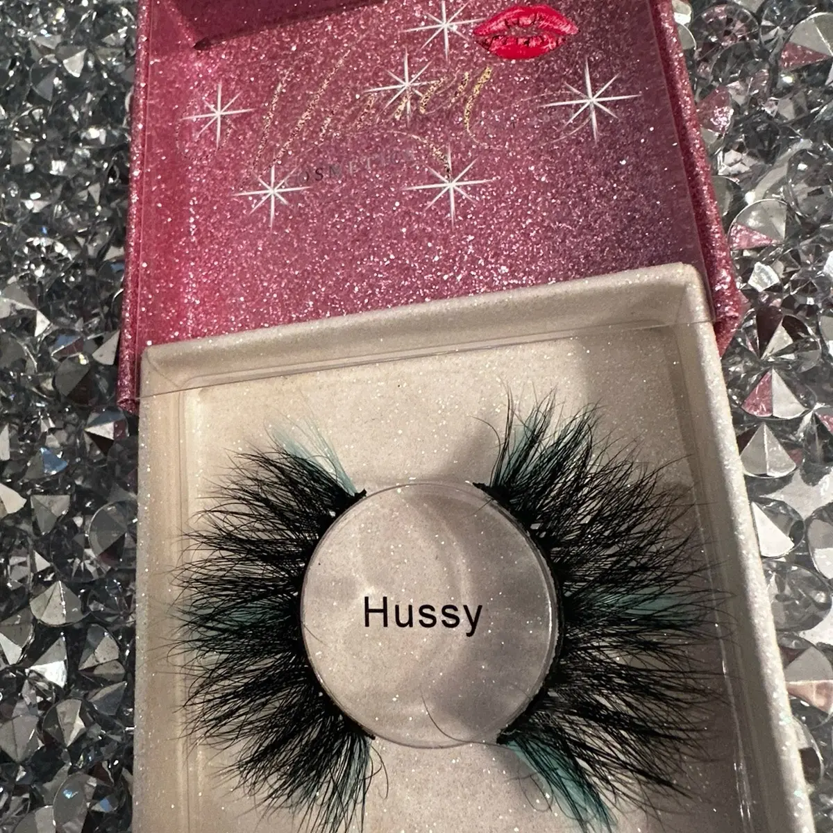 Vixxen's Hussy Lashes for a Stunning Look