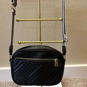 BOSTANTEN Black Quilted Crossbody Bag