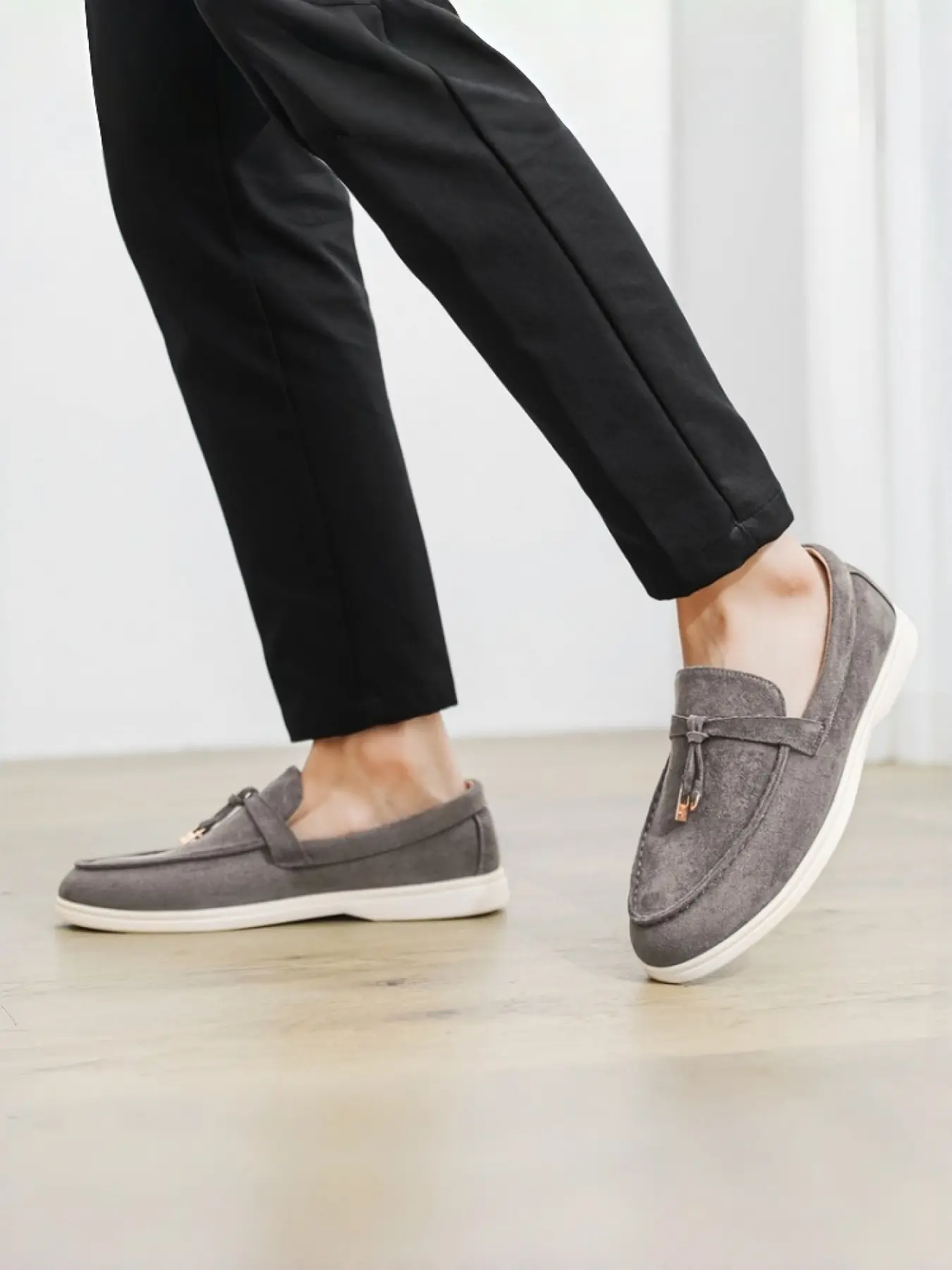 Men's Walking Shoes Footwear Non-Slip Wear-Resistant Outsole Soft Elastic Lining Slip-On Lazy Casual Commute Shoes Sneaker