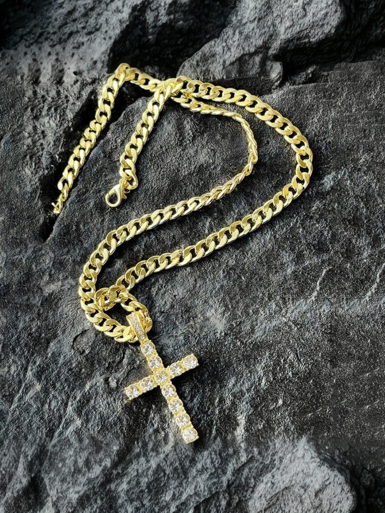 Men's diamond-encrusted cross pendant Cuban chain necklace hip-hop style Exquisite Trendy Pendant Bling Necklace Cuban Link Chain Fashion Necklace