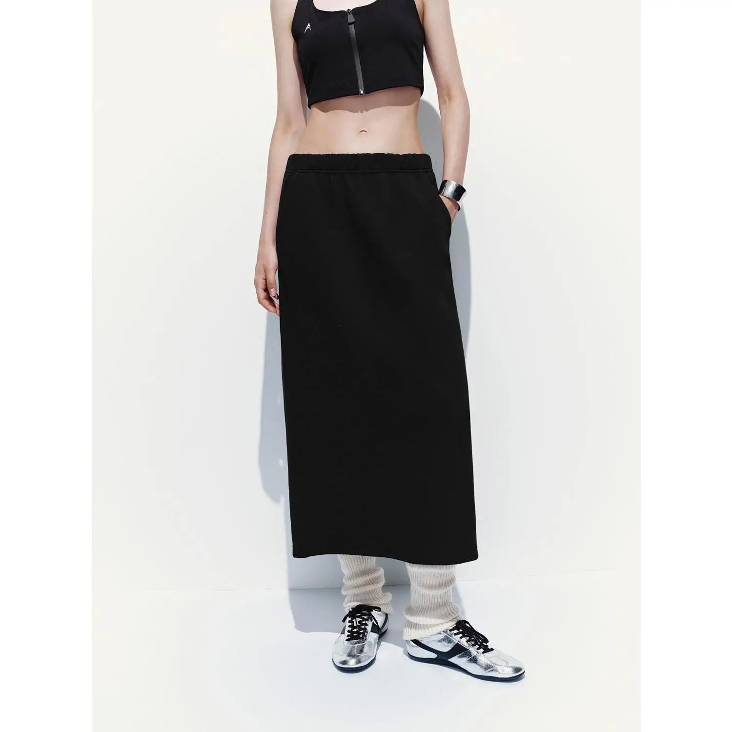 URBAN REVIVO Women's Basic Straight Midi Skirt, Pull-On Bottom in a Cotton Polyester Blend Fabric with Slight Stretch for Casual Wear, Pocket Bag, Hip