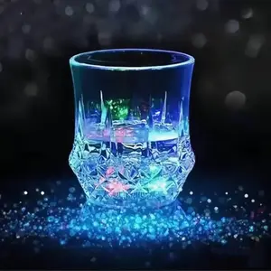 1 pack New Year's Gift Luminous Pineapple Beer Mug Bar Colorful Light-Up Water-Activated Sensing Cup Creative Luminous Plastic Cup for Festive Celebrations Drinkware