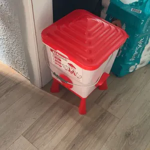 5 Gallon Chicken Feeder and Waterer Set, Automatic Poultry Feeder with 4 Ports, Large Capacity Chicken Waterer with 4 Cups, Chicken Coop Accessories, Blue, Red