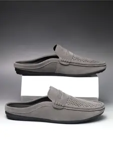 2026 New Summer Men's Hollow-out Moccasin Slippers, Stylish Slip-on Shoes, Walking Shoes for Young & Middle-aged Men, Breathable, Versatile, Wear-resistant & Comfortable for Home and Outdoor Use