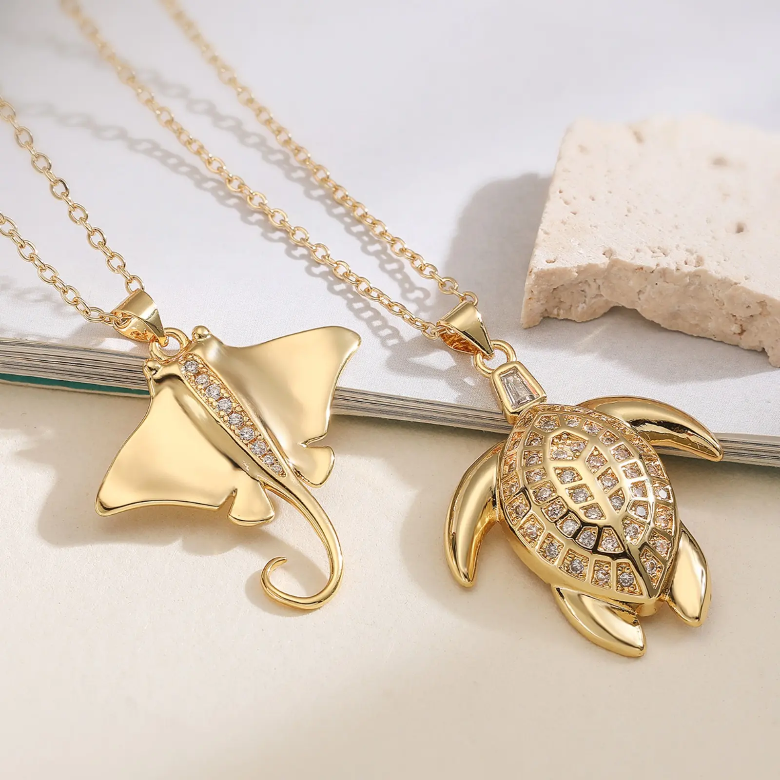 Elegant Sea Turtle Necklace, Unisex Gold-Plated Copper Clavicle Chain with Zircon Inlay Pendant