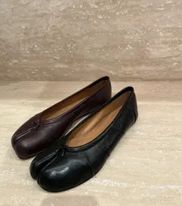 Comfy Split Toe Ballet Flats - Non-slip Soft Leather Tabi Shoes, Slip On Casual Flats for Women, Lightweight Split Toe Shoes for All Day Wear, Burgundy Black