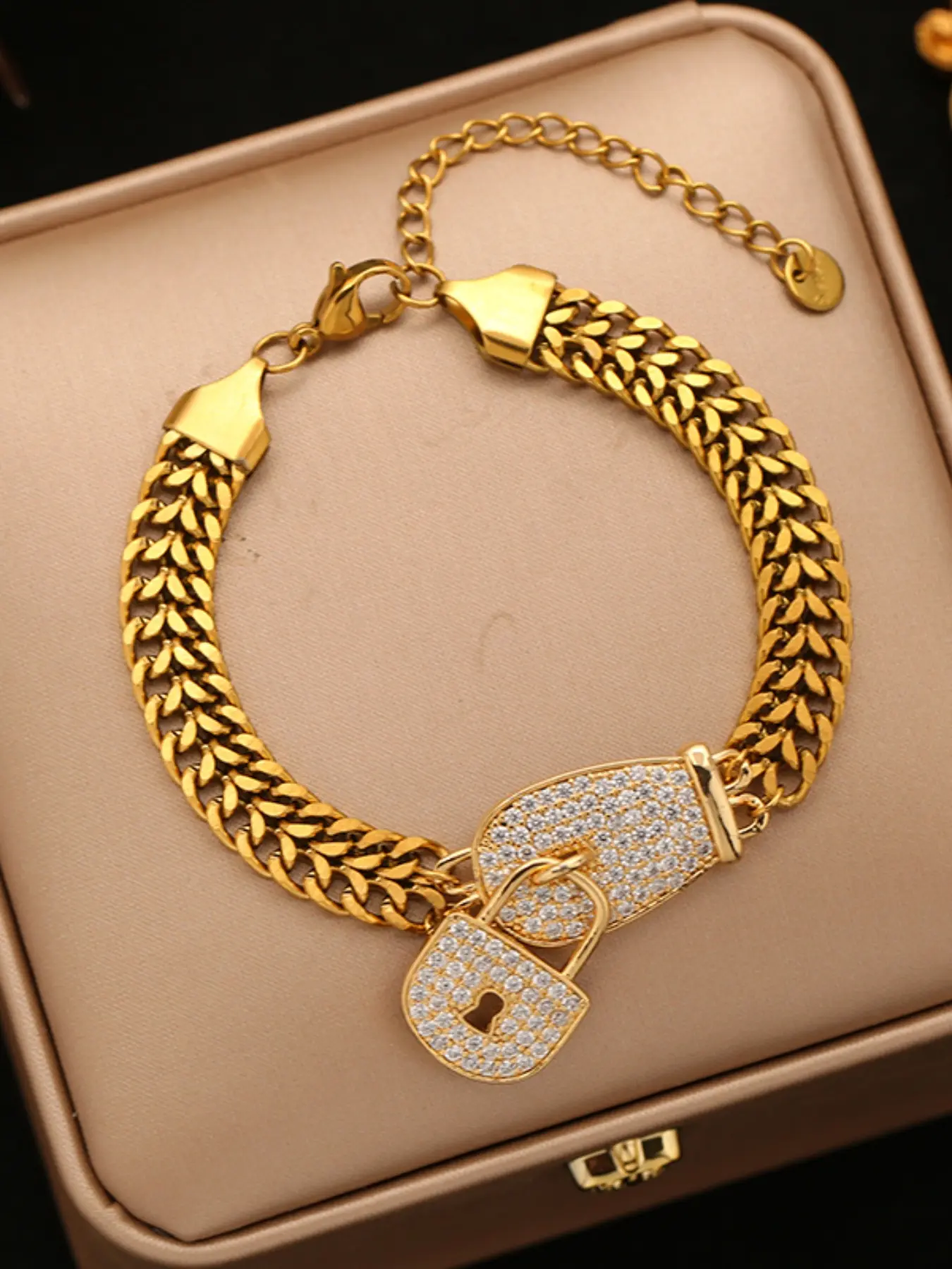 1Pcs High-Quality Stainless Steel Sparkling Rhinestones Lock Charms Bracelet Daily Wear for Women Stylish Waterproof Wrist Chain Jewelry Holiday Gift