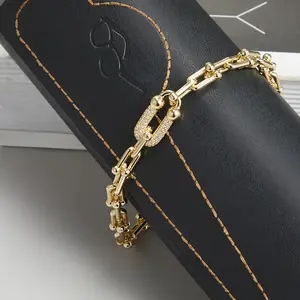 Horse Hoof Design Bracelet - Elegant Unisex Accessory with Polished Finish for Any Occasion