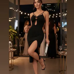 Drees Luz Nocturna - Elegant Black Evening Dress with High Slit and Criss Cross Back Design for Formal Events