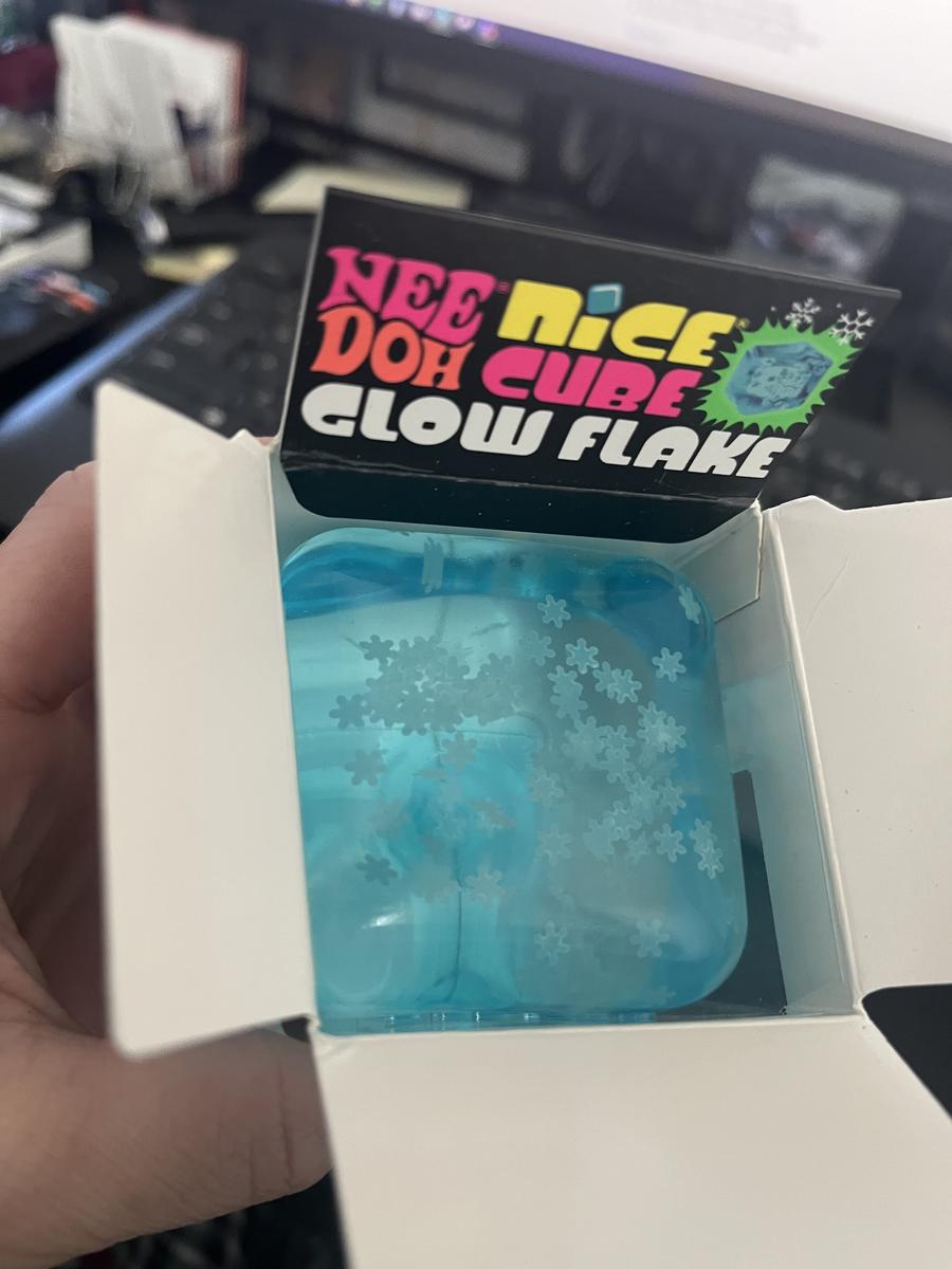 Item: Glow Flakes & Polar Penguin Set