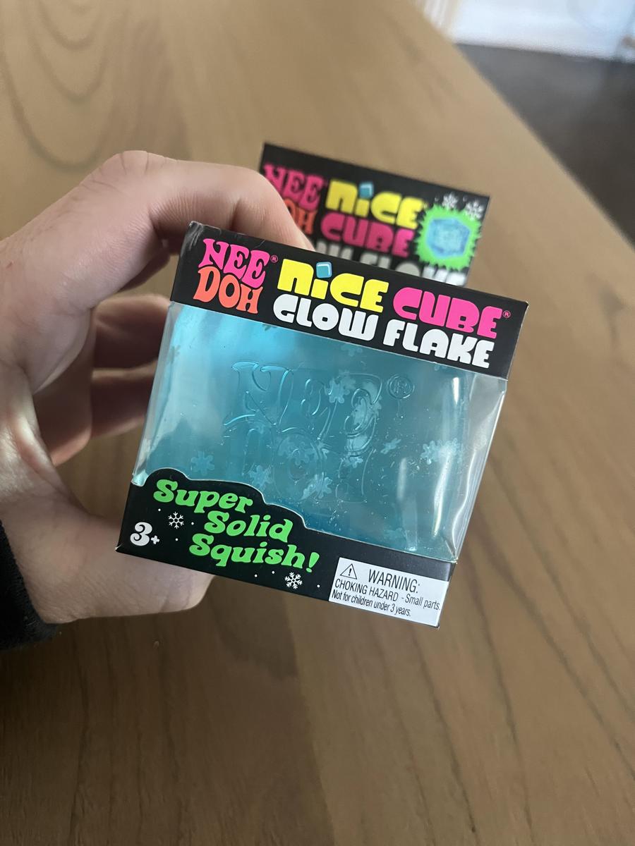 Item: Glow Flakes & Polar Penguin Set