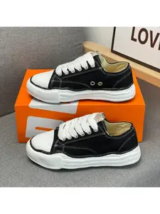 Wild forest style unisex temperament shoes outline natural casual dressing lines, fresh tone breaks complicated design framework, fits literary daily outing styling and creates a clean and comfortable atmosphere for personal outfit matching.