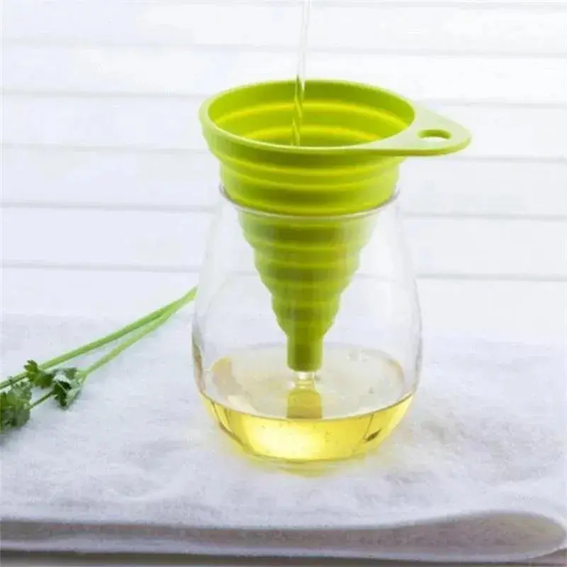 1 mini silicone foldable funnel, kitchen utensil (color random)