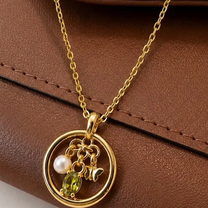 The becoming her necklace