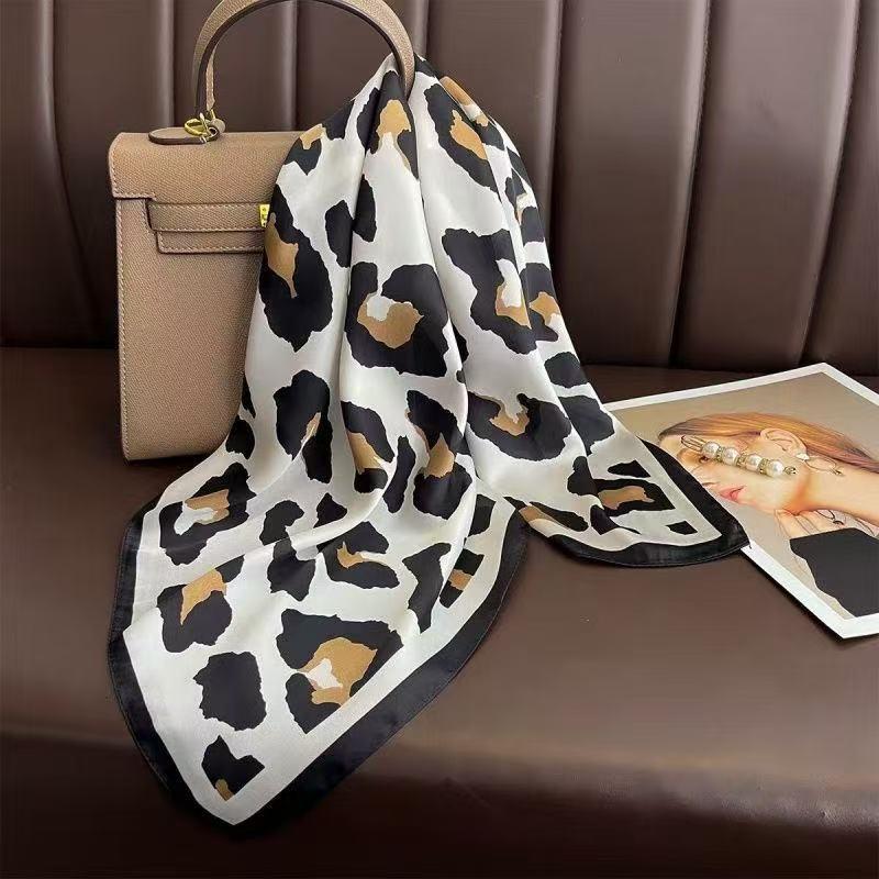 Women’s imitation silk square scarf with an elegant leopard print design; women’s accessory; genuine silk satin headscarf; versatile scarf; a fashionable essential piece suitable for elegant dates, party gifts, commuting, and evening date accessories; wom