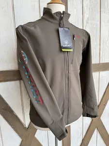 ARIAT – Men’s Style Logo 2.0 Softshell Jacket ( Banyan Bark)
