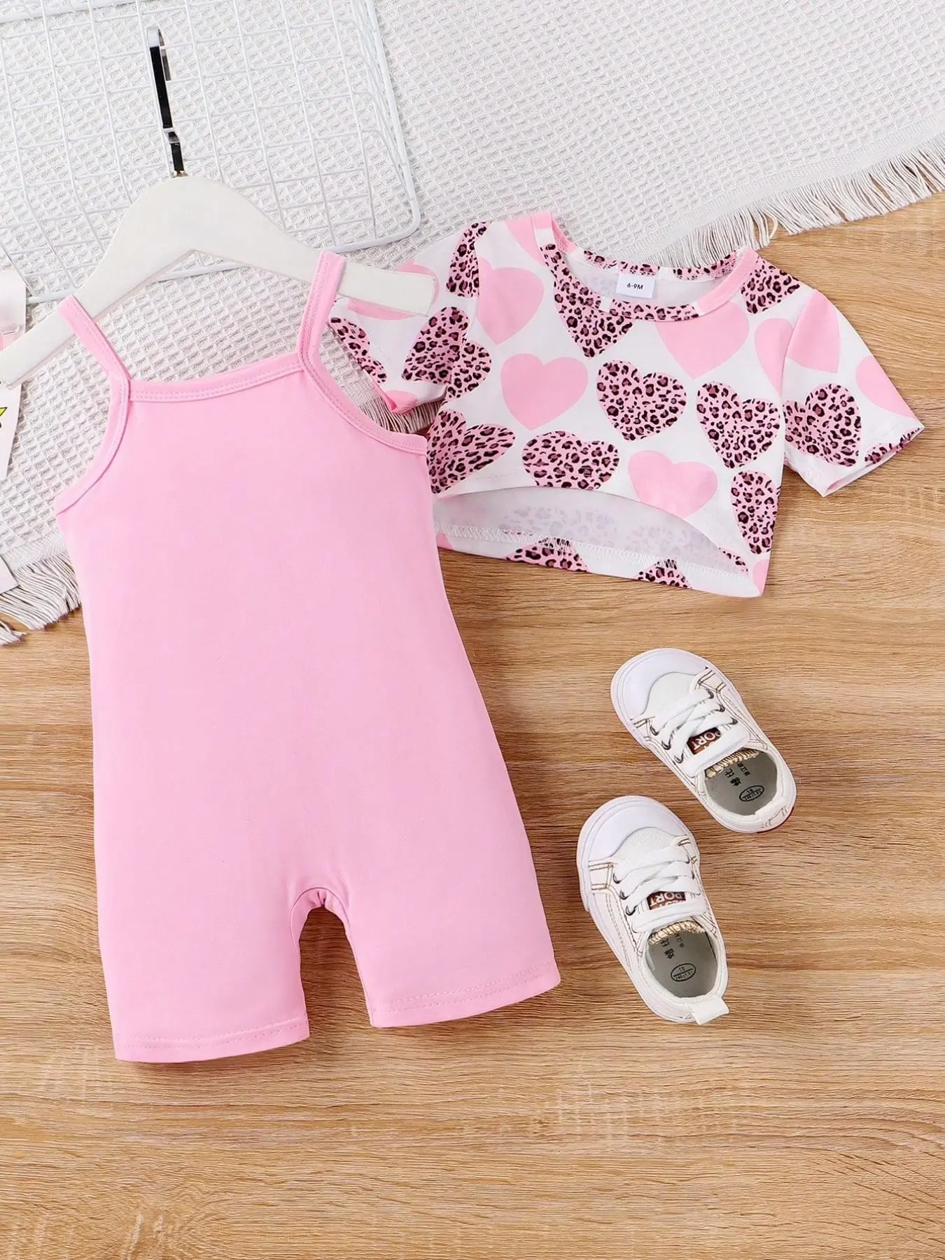Girls' Sweet Cool Casual Leopard Print Heart Short Sleeve Asymmetrical Top + Strap One-Piece Shorts Set, Cute and Trendy for Kids, Newborn Outfits Set