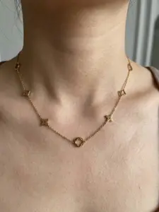 Elegant Hollow Four-Leaf Clover Necklace for Women, Fashion Classic Reading Glasses Chain, Lightweight Luxury Design