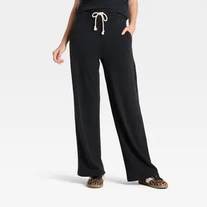 Women's Mid-Rise Relaxed Leg Sweatpants - Universal Thread