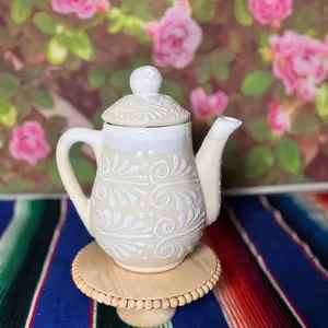 Tetera Relieve Cielito Lindo, blanco 1.5Lts (Set 1 Piece).