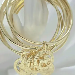 Bangles con dije del sigo zodiacal. Medida 7.5 inches . Laminado de alta calidad