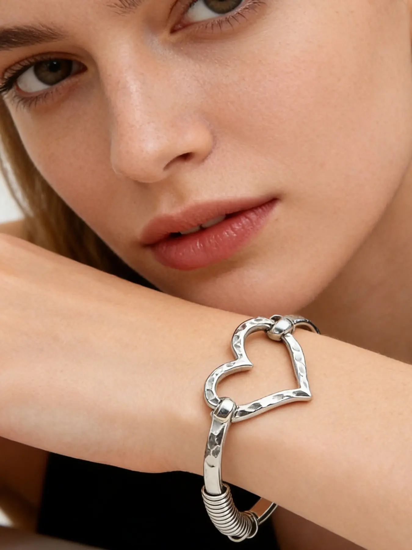 Women's Silver Color Heart Design Spring Opening Bracelet, Heart Cuff Bracelet, Sweet Cool Style Accessory for Daily Wear & Special Occasions, Fashion Bracelet, Jewelry Bracelet
