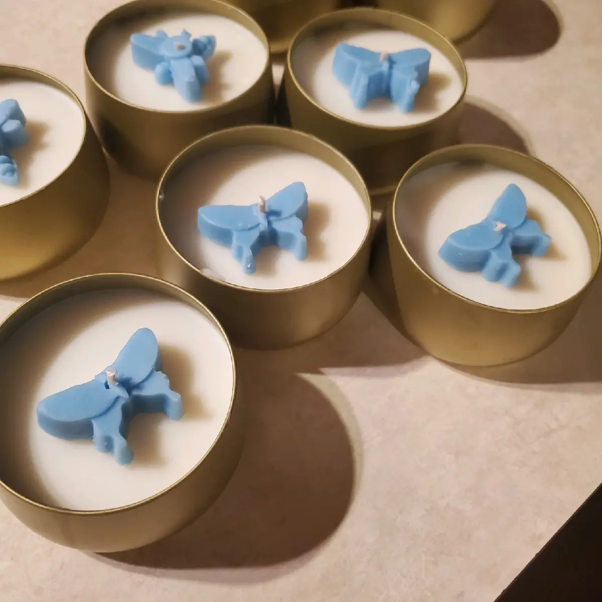 Candles wax melts, linen spray, hanging car air freshners and customize baskets (any occasion)
