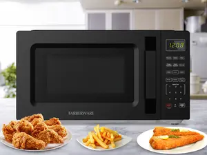 Farberware 0.7 cu ft Microwave Oven 700W For Reheating & Defrosting Auto Cook Menu Countertop Appliance Black