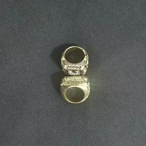 Customers can choose 2 rings, along with 2 single-hole box accessories and a personalized ring.
