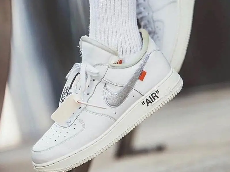Clean Off White Low Cut Street Shoes, Smooth Leather Vintage Casual Sneakers With Silver Glitter Accent, Comfort Non Slip Flat Sole Athletic Footwear For All Season Daily Styling