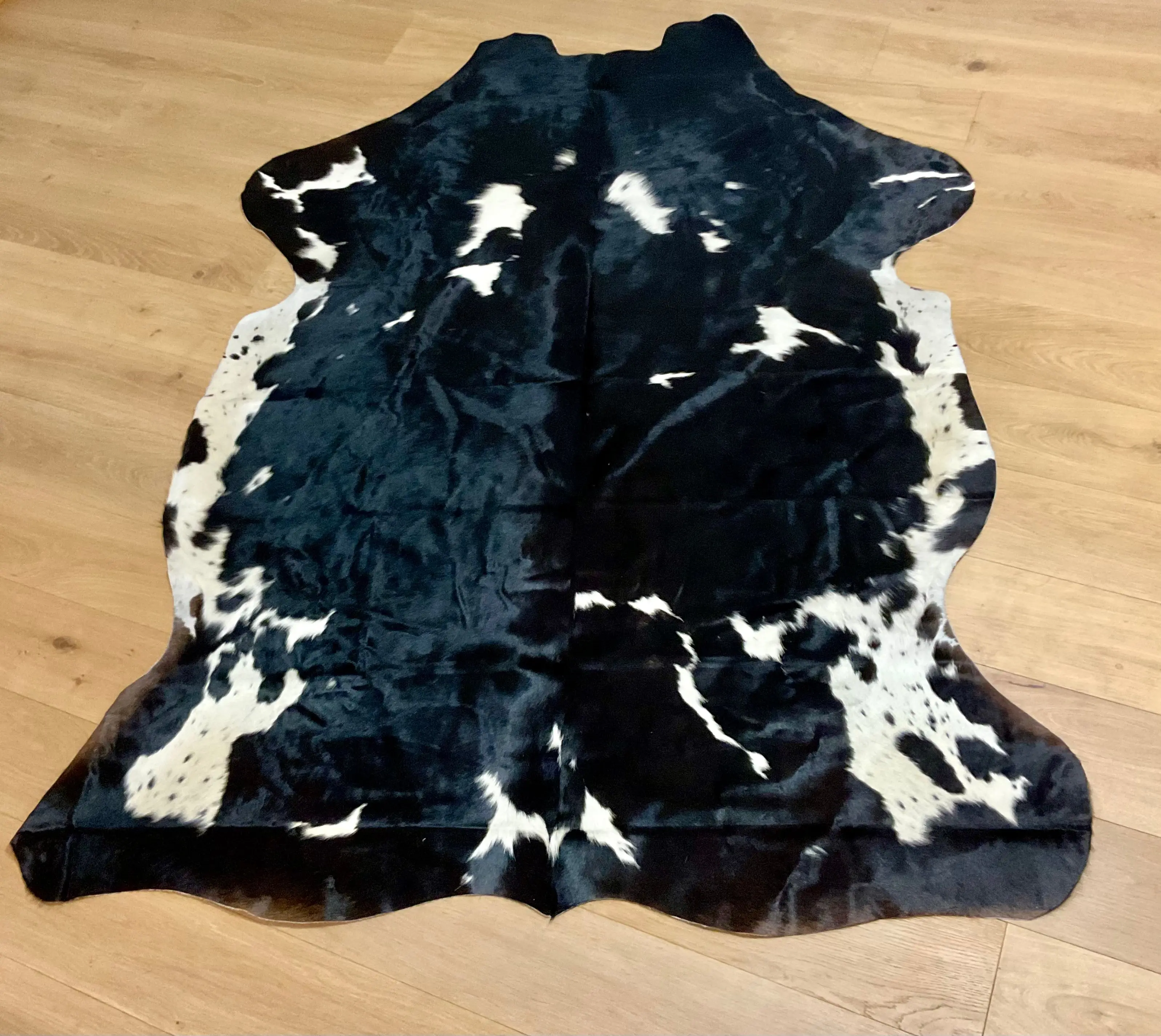 Natural Cowhide Rug - Black & White Unique Speckled Design, Western Cowhide Rug, Stain Resistant Home Decor Household Textile Carpet, Home Decor Rugs