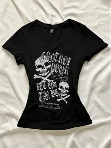 Y2K Vintage Grunge Skull Graphic V-Neck Slim-Fit Stretch Fabric E-Girl Punk Streetwear T-Shirt, Edgy Distressed Print Alt-Girl Party/Daily Crop Top, Dark Aesthetic Tee, Womenswear
