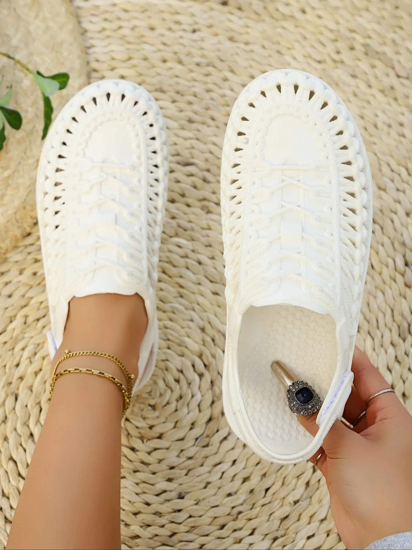 Women's Summer Outdoor Casual Sandals, Beige Shoes, Fashionable Non-Slip Wet Water Resistant Shoes, Velcro Flat Beach Slippers