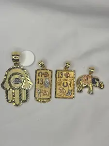 Hermosos dijes  para la suerte en 3 oro ,  en oro real d 10k